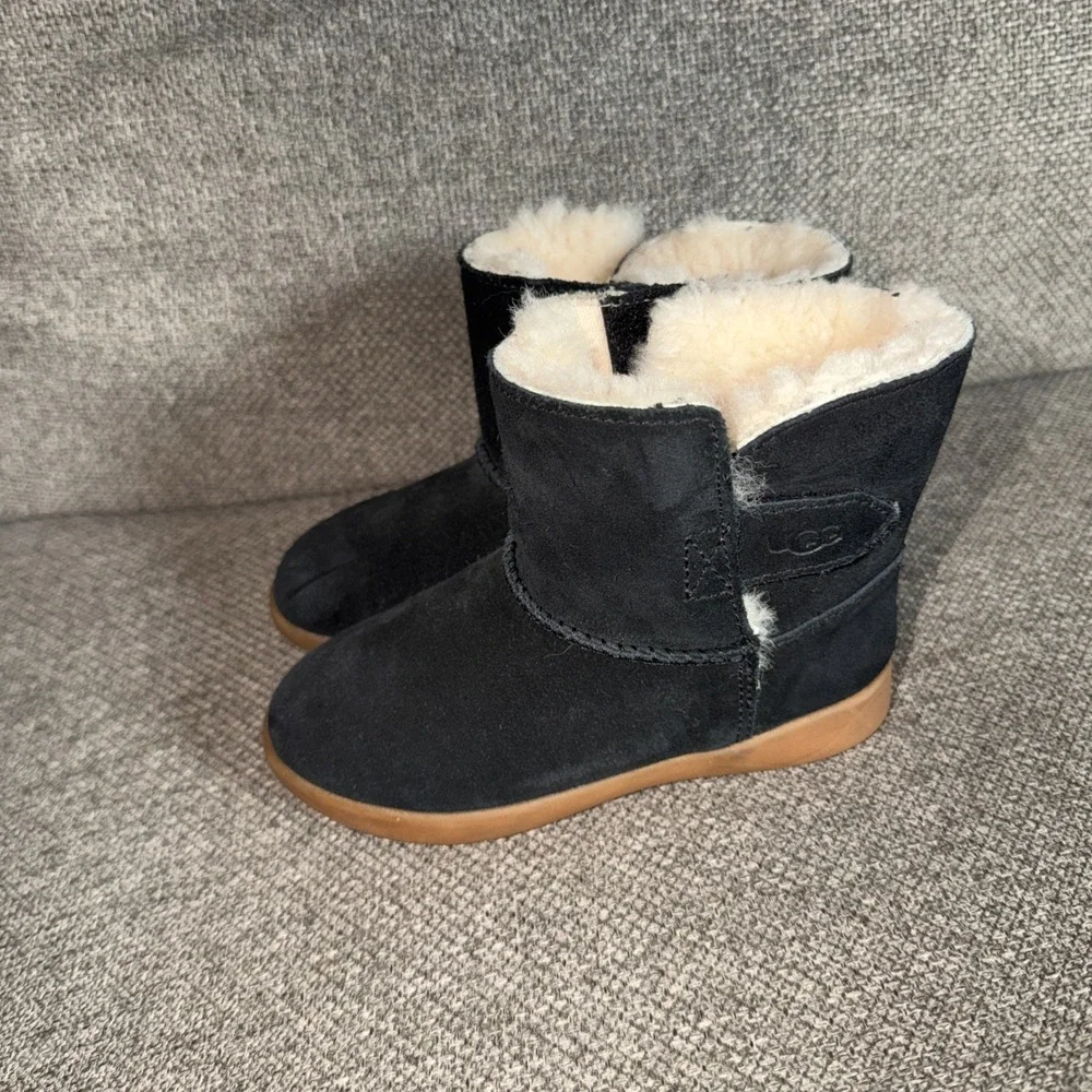 UGG Toddler Girls T Keelan-T/1096089T boots Black Suede Wool bottoms Size 10
